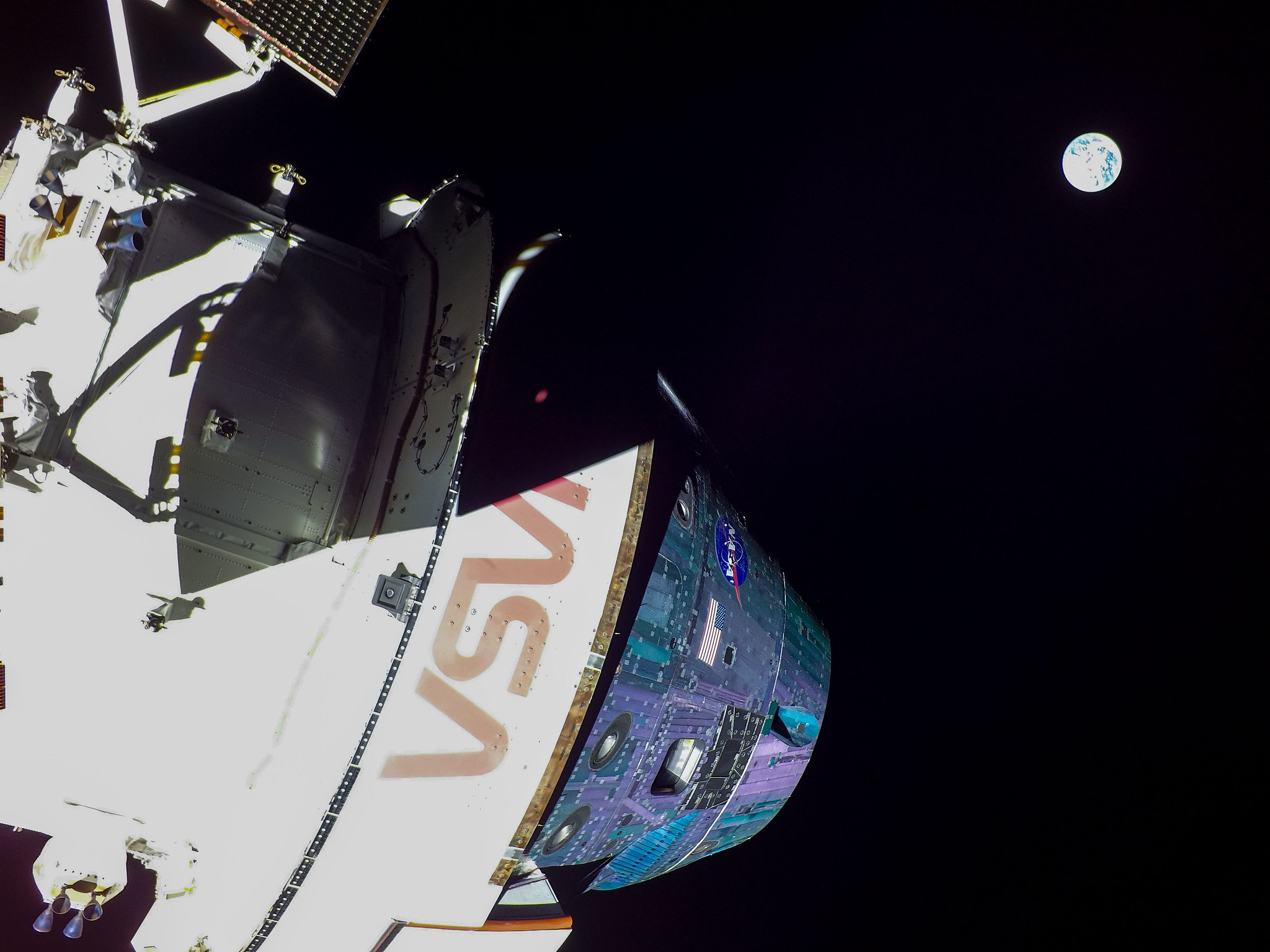 Ay'a seyahat eden Orion aracından ürkütücü ve büyüleyici fotoğraflar geldi 4