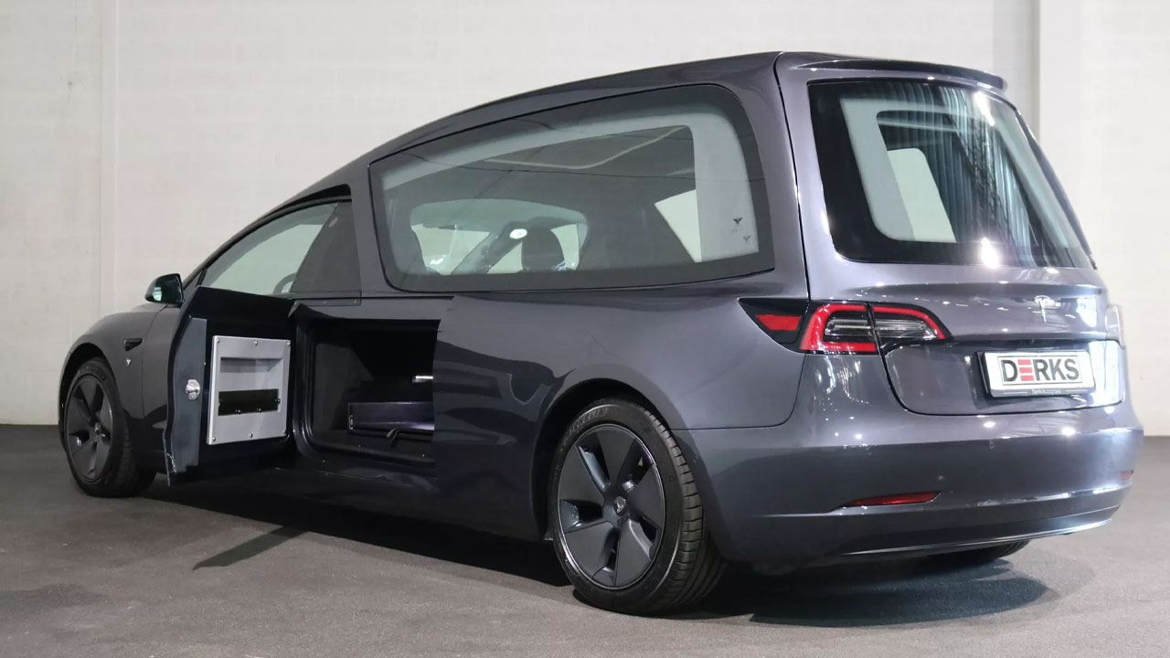 Tesla Model 3'ü cenaze arabasına çevirdiler 4