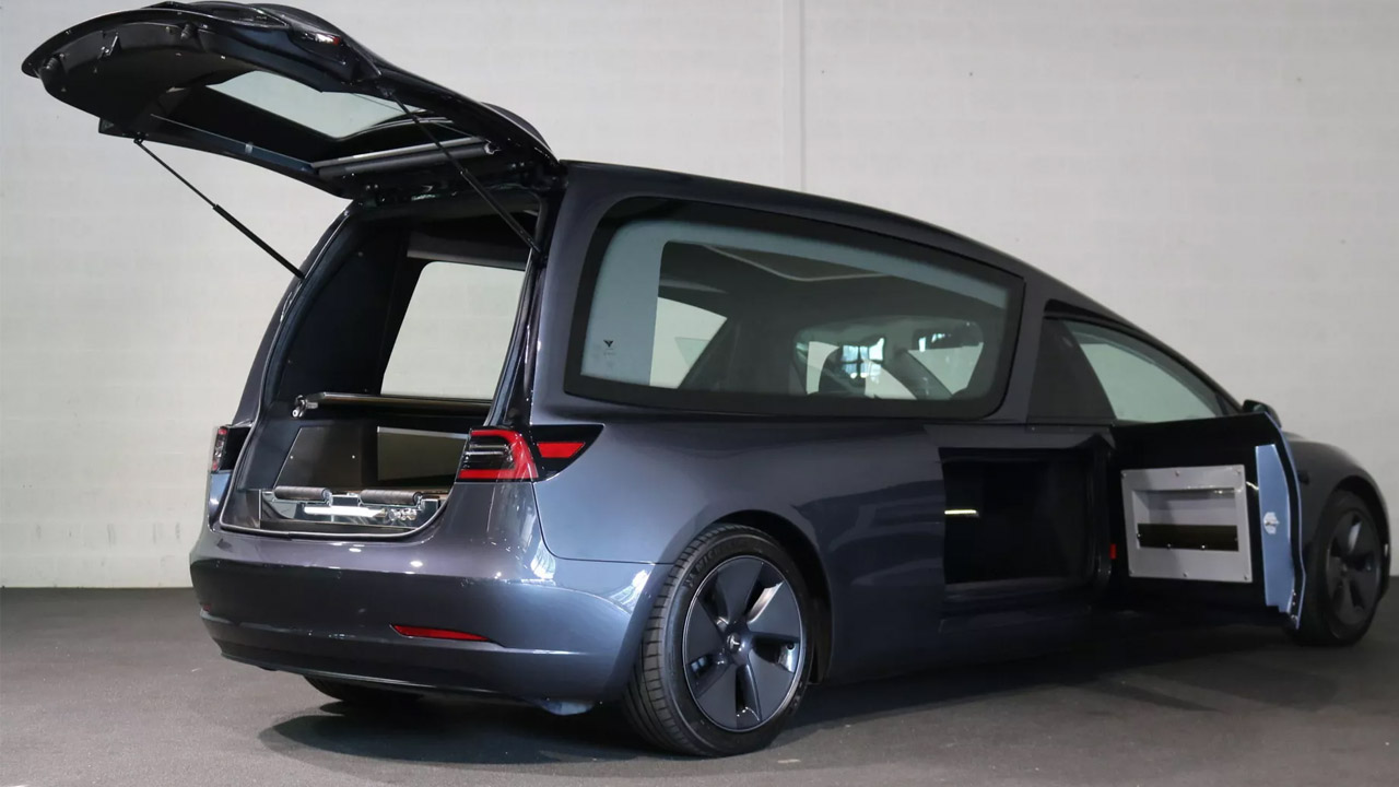 Tesla Model 3'ü cenaze arabasına çevirdiler 2