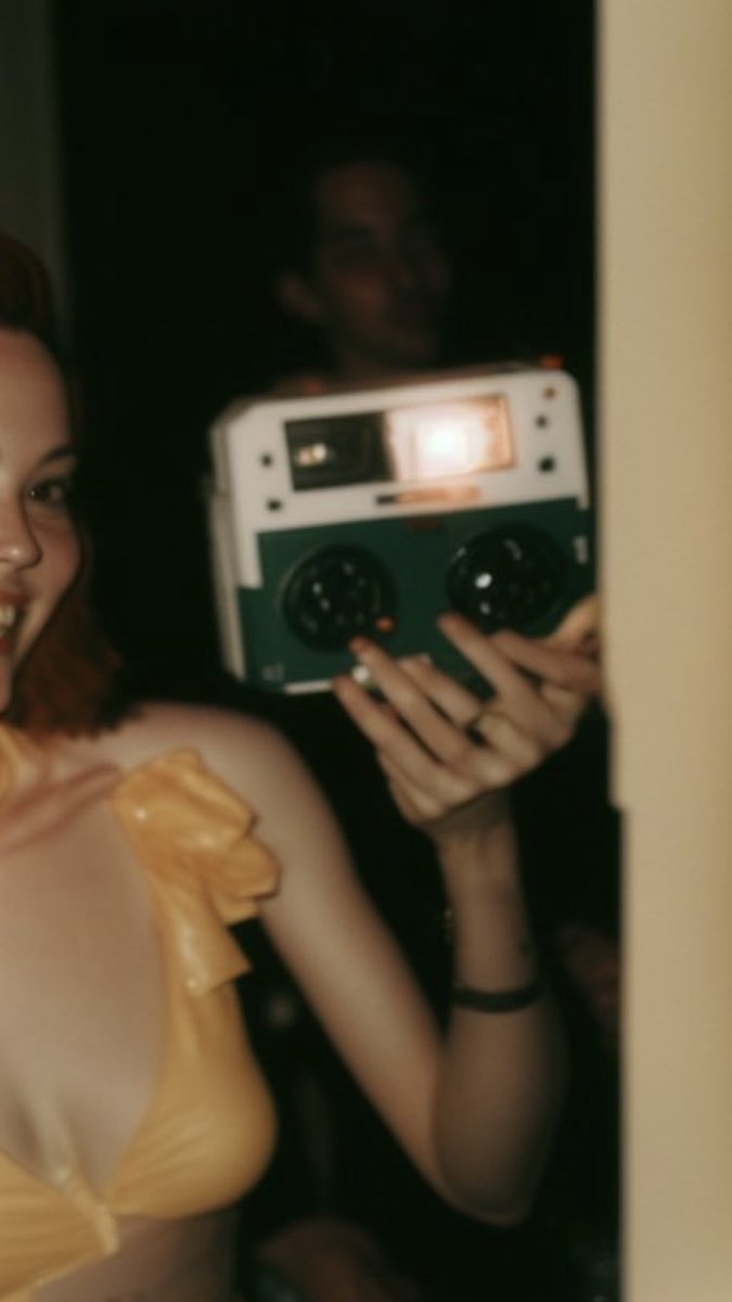 Yapay zeka ile oluşturulan fotoğraflar görenleri şaşkına çevirdi: Bu parti hiç gerçekleşmedi ve insanlar gerçek değil 9