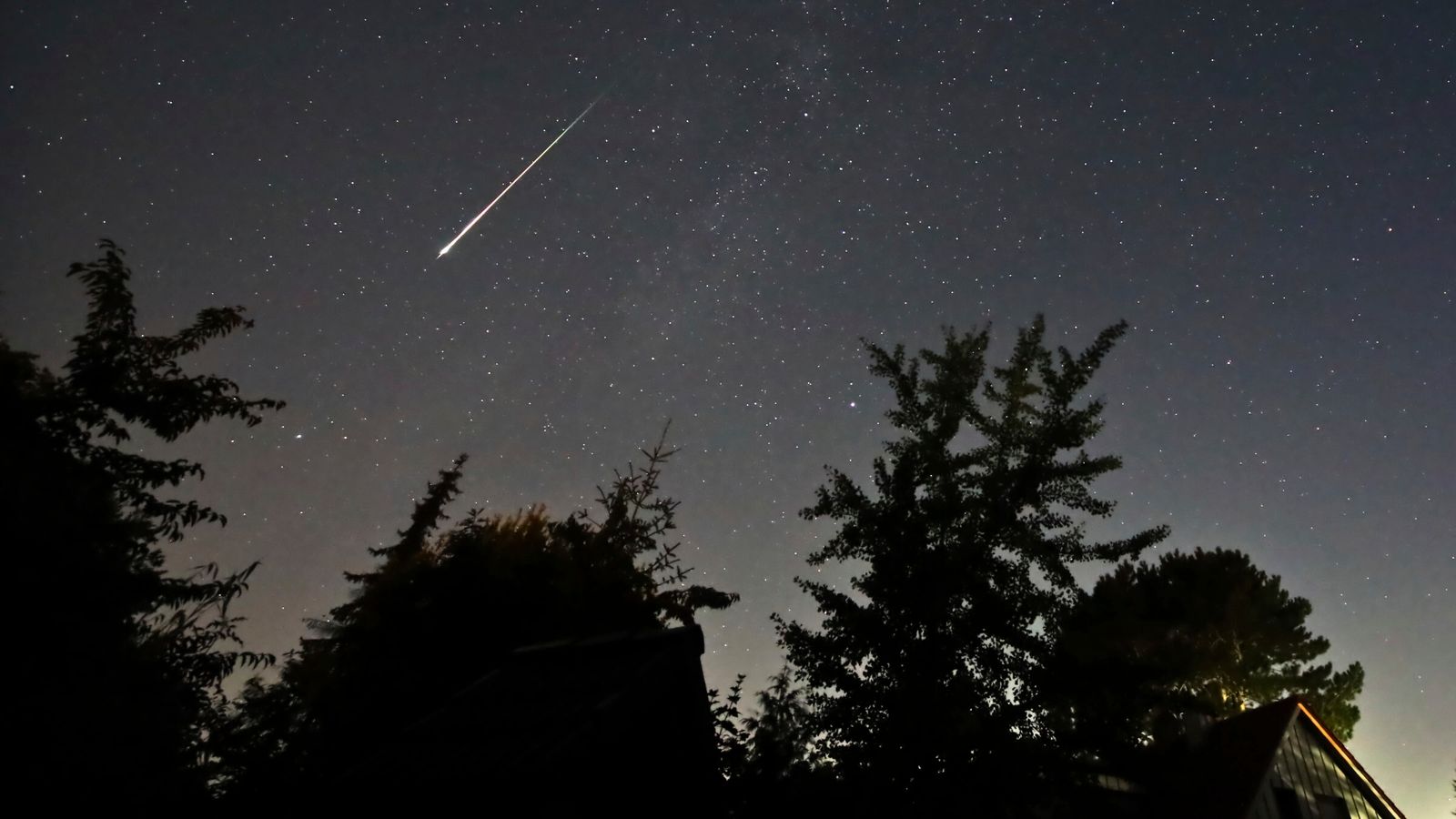 Perseid meteor yağmuru gökyüzünü aydınlattı! Dünya'nın dört bir yanından görüntüler geliyor... 6