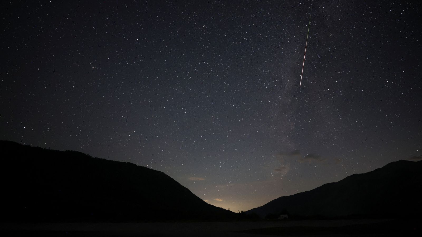 Perseid meteor yağmuru gökyüzünü aydınlattı! Dünya'nın dört bir yanından görüntüler geliyor... 3