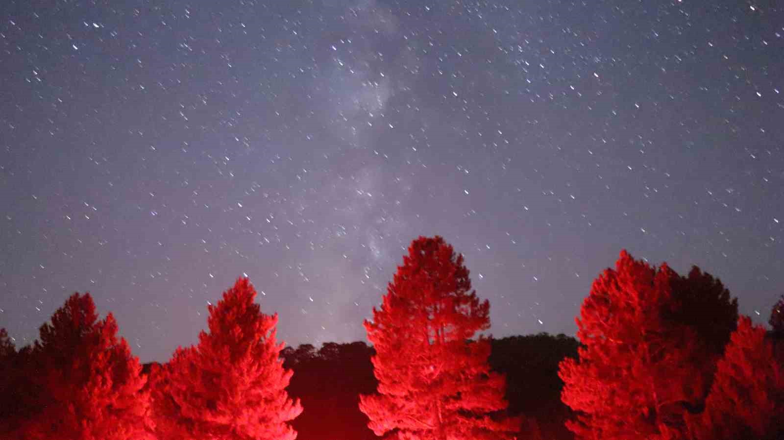 uzay-meraklilari-beyagac-topuklu-yaylasinda-gokyuzunun-derinliklerini-kesfediyor