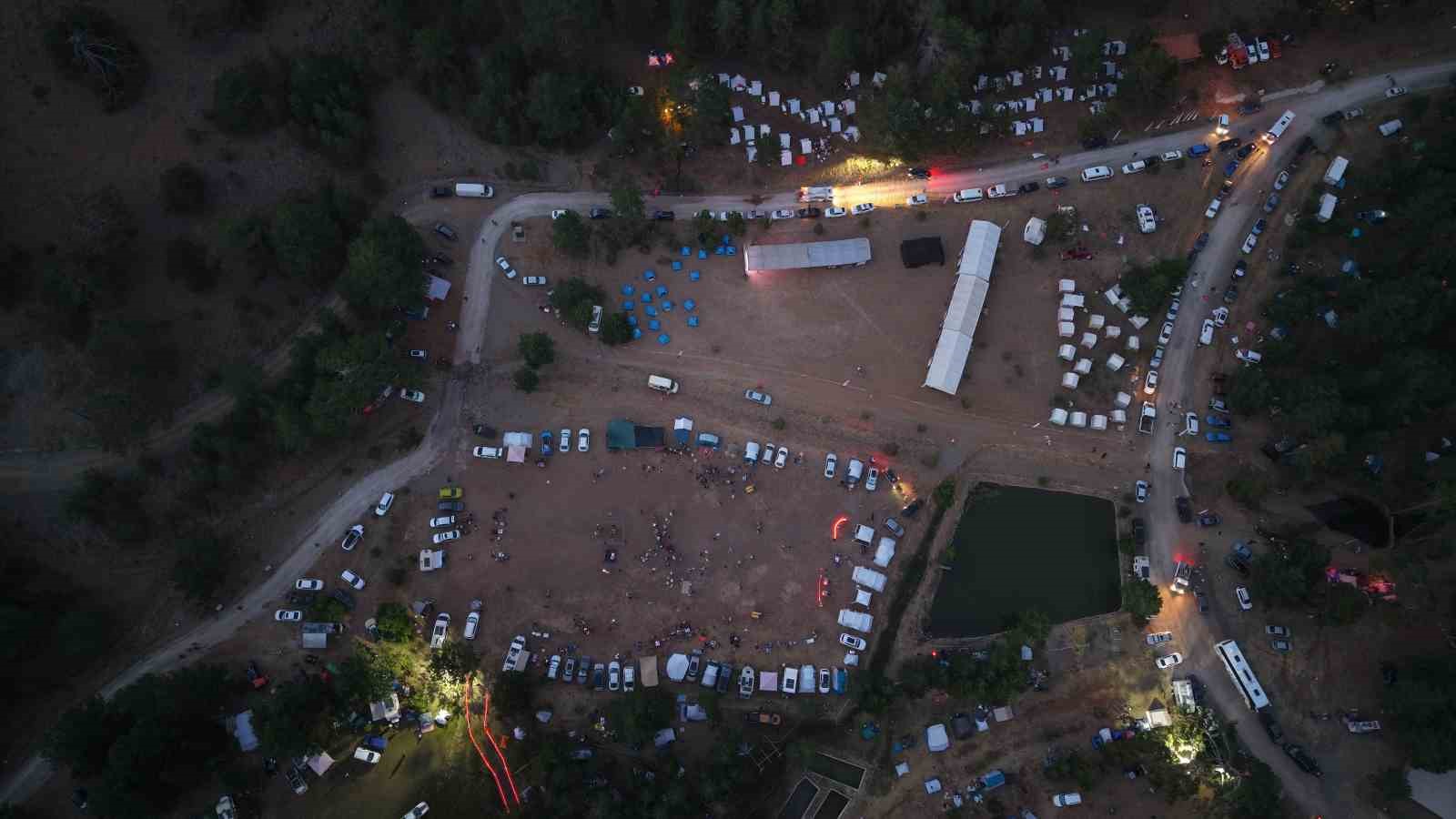 uzay-meraklilari-beyagac-topuklu-yaylasinda-gokyuzunun-derinliklerini-kesfediyor